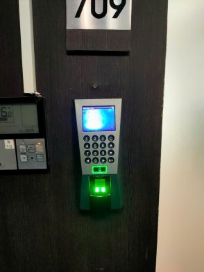 Máy chấm công F18